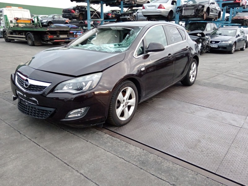 opel astra j gtc del año 2012