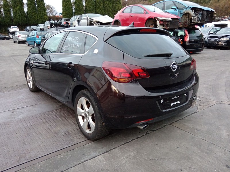 opel astra j gtc del año 2012