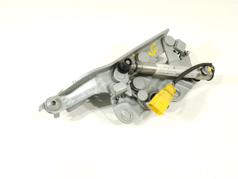 Recambio de bisagra capot delantero izquierdo para audi a3 sportback (8vf) basic referencia OEM IAM 8V0823301F 8V0823823F 