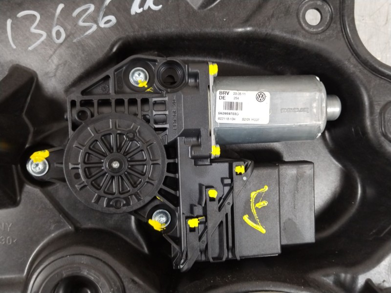 Recambio de elevalunas trasero izquierdo para volkswagen golf vi (5k1) 1.6 tdi referencia OEM IAM 5K4839461 5K0959703D 5K4839729