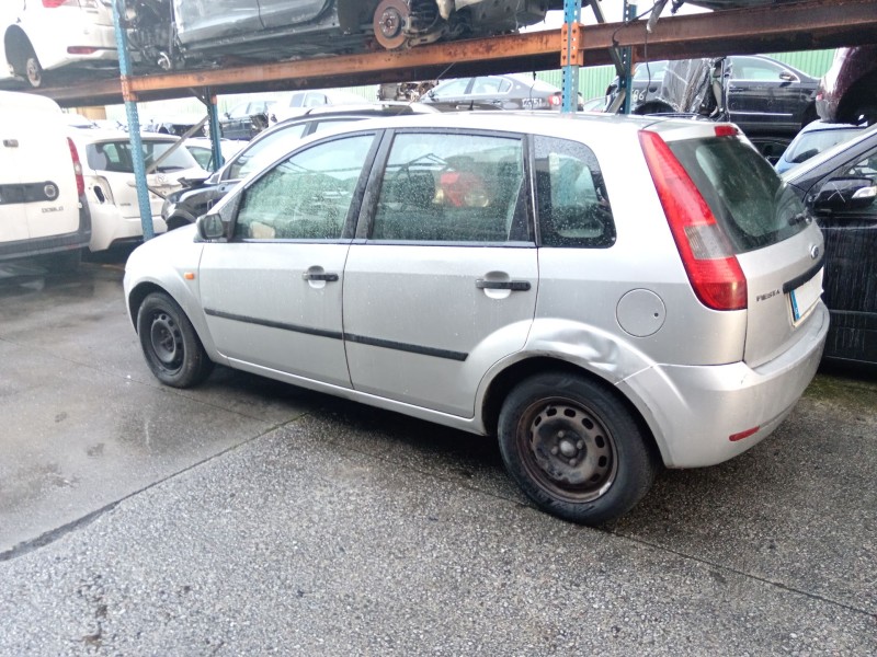 ford fiesta v van del año 2002