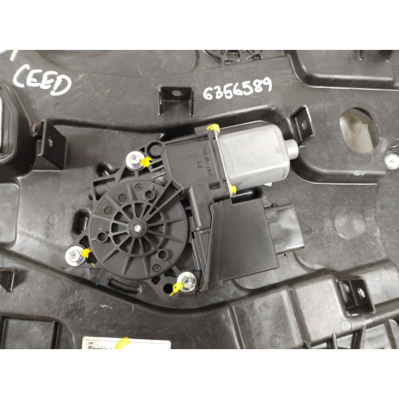 Recambio de elevalunas delantero izquierdo para kia cee´d (jd) 1.6 crdi 136 referencia OEM IAM 82470A2651  82471A2700