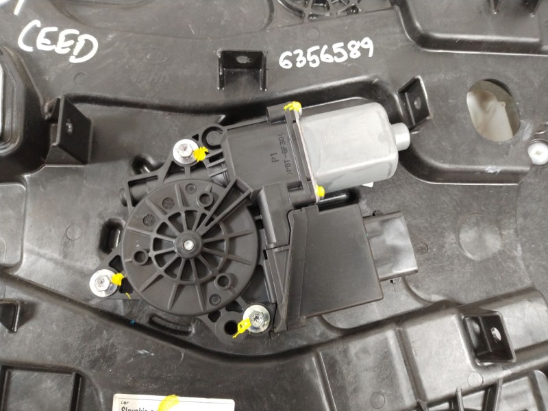 Recambio de elevalunas delantero izquierdo para kia cee´d (jd) 1.6 crdi 136 referencia OEM IAM 82470A2651  82471A2700