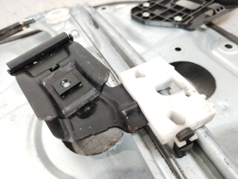 Recambio de elevalunas delantero izquierdo para kia cee´d hatchback (ed) 1.4 referencia OEM IAM 824701H320  824711H300