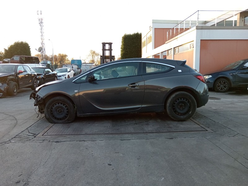 opel astra j gtc del año 2025