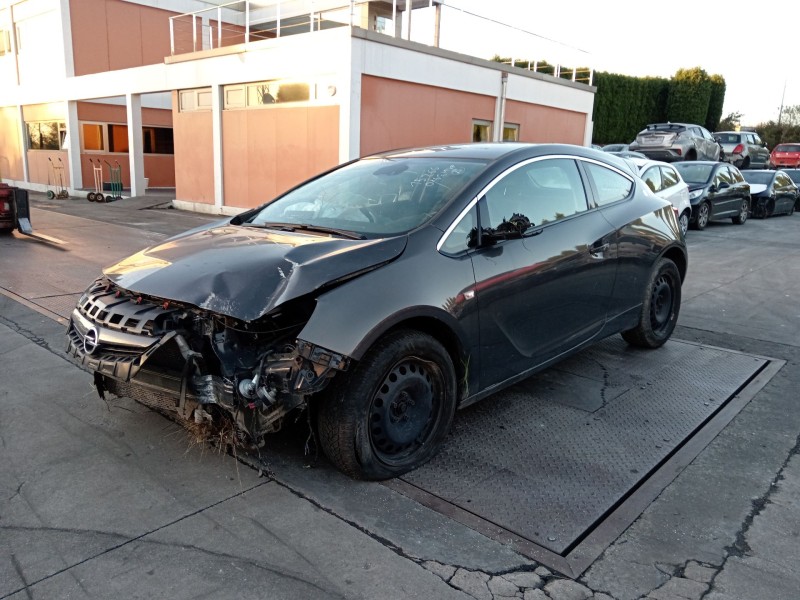 opel astra j gtc del año 2025