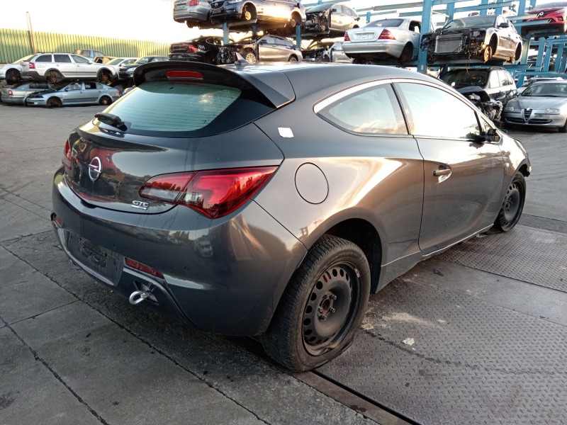 opel astra j gtc del año 2025