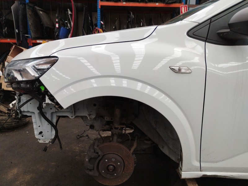 Recambio de aleta delantera izquierda para dacia sandero iii 1.0 tce 90 referencia OEM IAM   