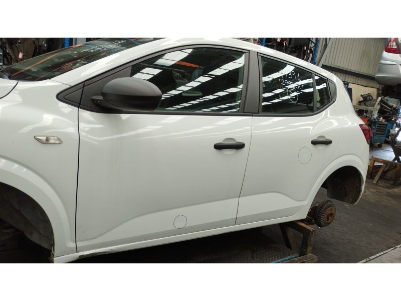 Recambio de puerta delantera izquierda para dacia sandero iii 1.0 tce 90 referencia OEM IAM   