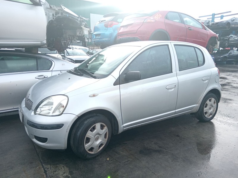 toyota yaris (_p1_) del año 2004