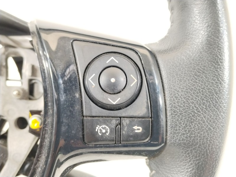 Recambio de volante para toyota yaris active referencia OEM IAM 310374599BMY  