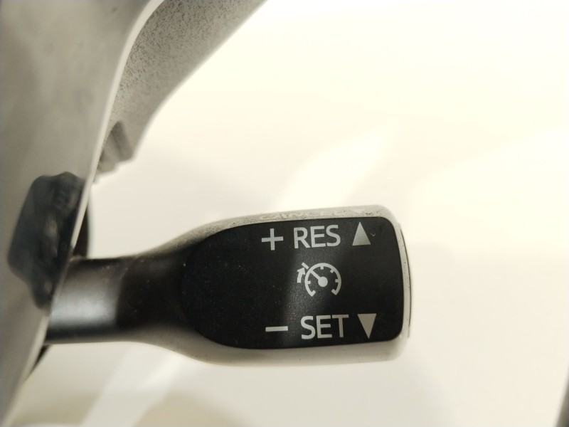 Recambio de volante para toyota yaris active referencia OEM IAM 310374599BMY  