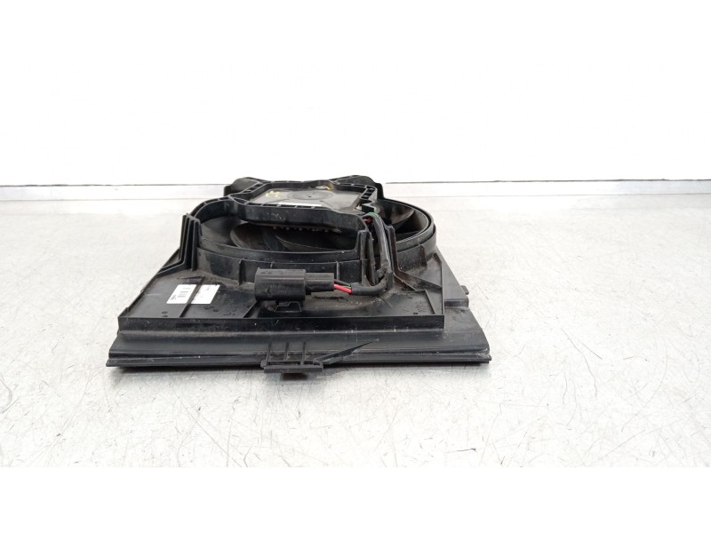 Recambio de electroventilador para bmw i3 (i01) i3 referencia OEM IAM 15272311  8642143