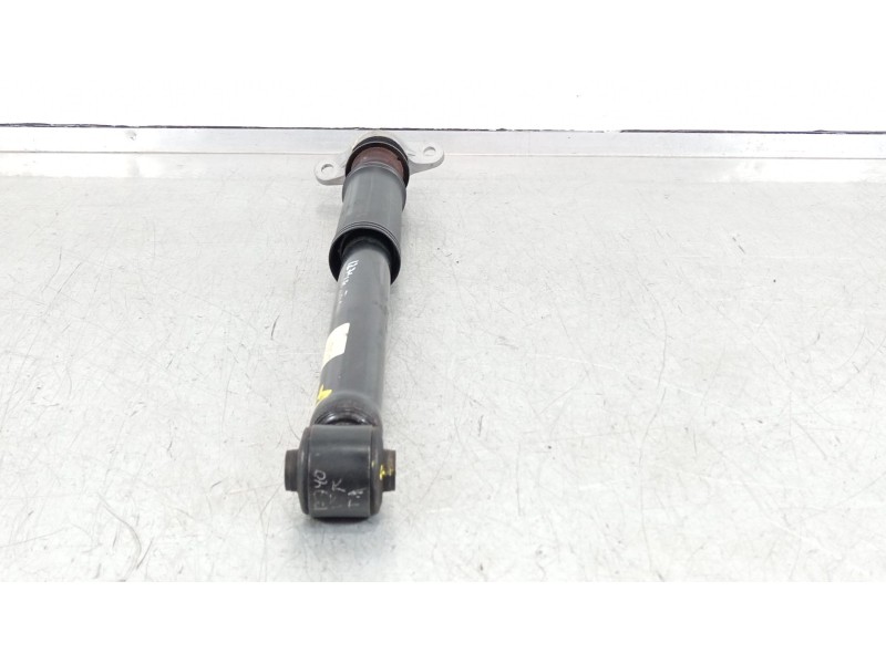 Recambio de amortiguador trasero izquierdo para kia rio (yb) referencia OEM IAM 55300H8250  