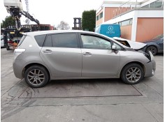 toyota verso (_r2_) del año 2015