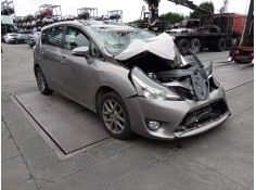 toyota verso (_r2_) del año 2015 2