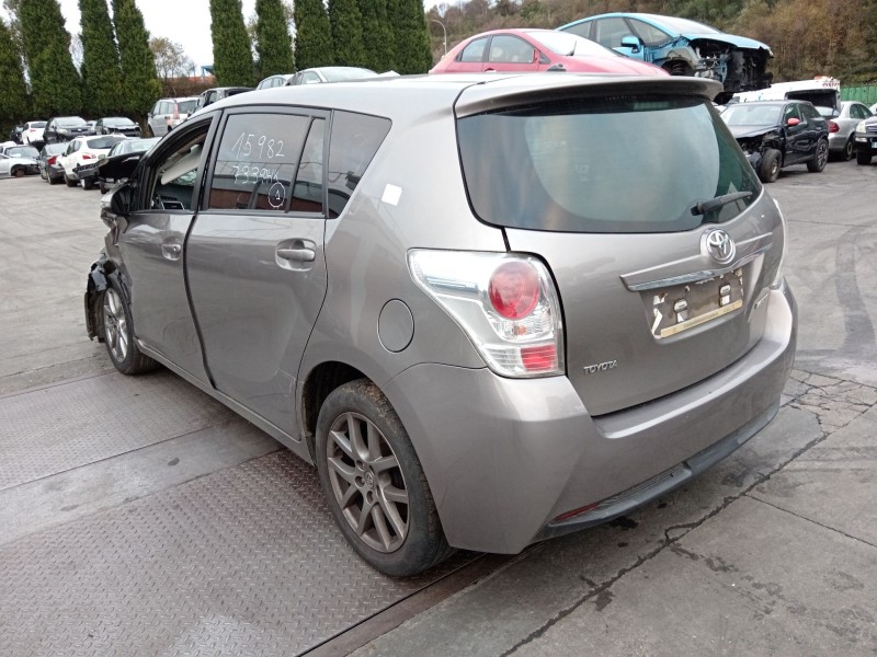 toyota verso (_r2_) del año 2015