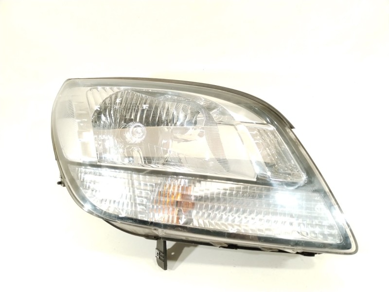 Recambio de faro derecho para chevrolet orlando (j309) 2.0 d referencia OEM IAM 95025586  