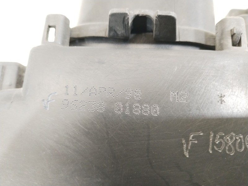 Recambio de faro derecho para citroën xsara (n1) 1.9 td referencia OEM IAM 9623801880  