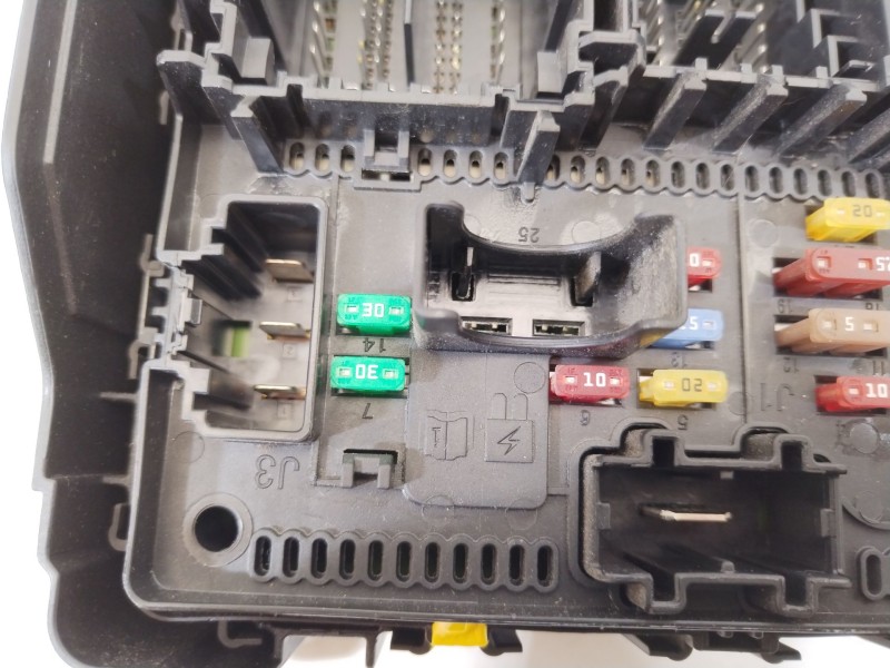 Recambio de caja reles / fusibles para ford focus iv (hn) 1.0 ecoboost referencia OEM IAM LU5T15604BJCE  