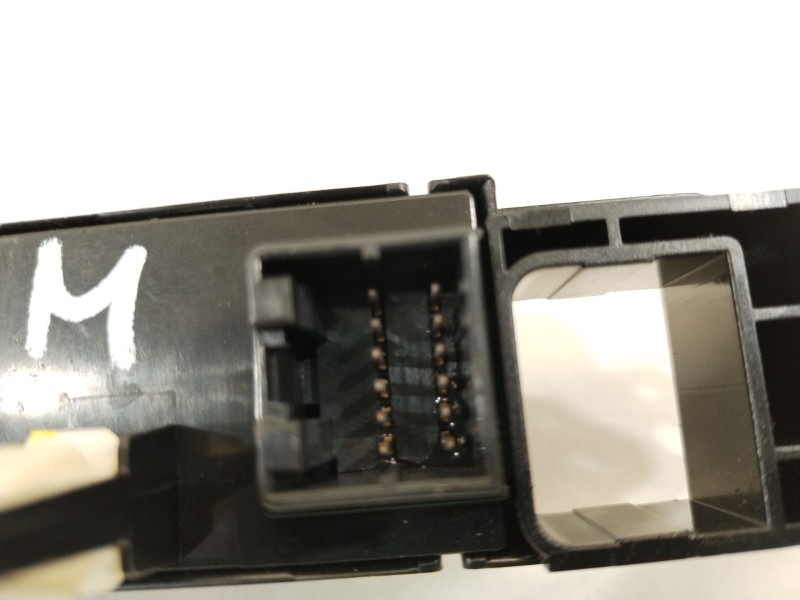 Recambio de warning para hyundai i20 comfort referencia OEM IAM 937501J100 937701J100 