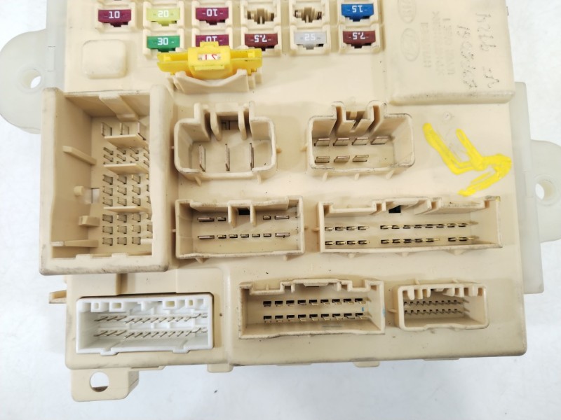 Recambio de caja reles / fusibles para kia sorento active 4wd referencia OEM IAM 954002P422  