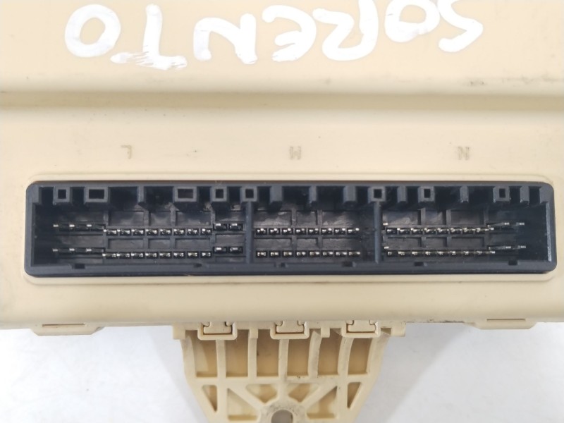 Recambio de caja reles / fusibles para kia sorento active 4wd referencia OEM IAM 954002P422  