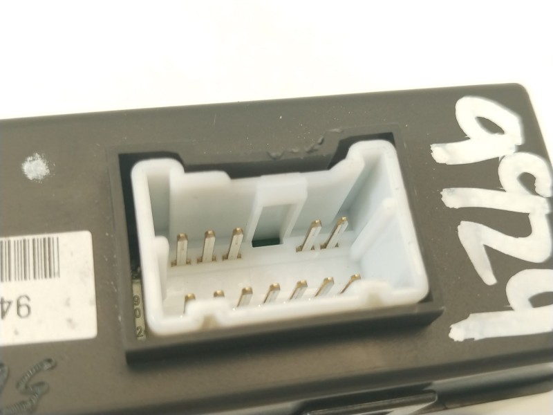 Recambio de pantalla multifuncion para kia sorento active 4wd referencia OEM IAM 945102P100  