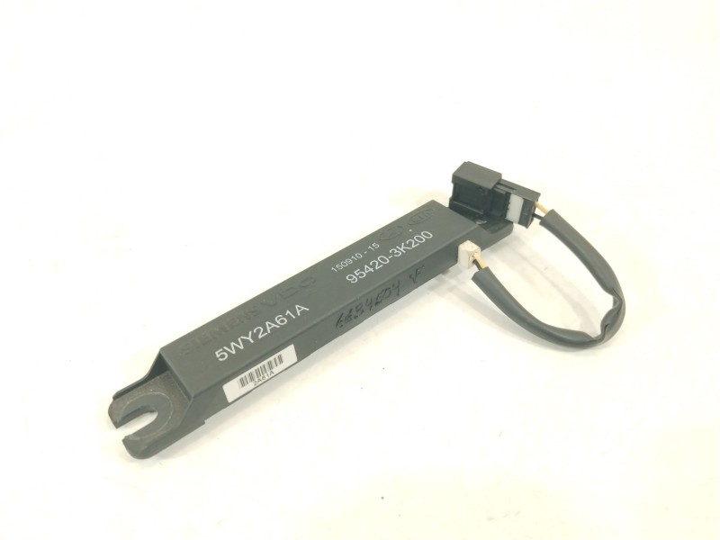 Recambio de antena para kia sorento active 4wd referencia OEM IAM 954203K200  