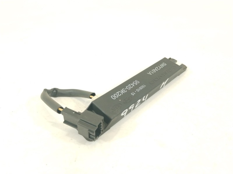 Recambio de antena para kia sorento active 4wd referencia OEM IAM 954203K200  