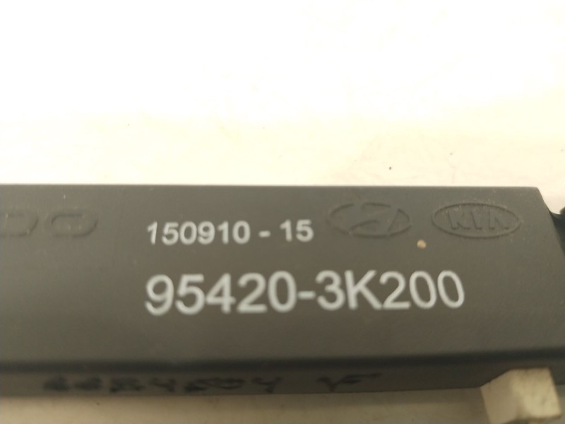 Recambio de antena para kia sorento active 4wd referencia OEM IAM 954203K200  
