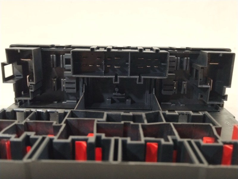 Recambio de caja reles / fusibles para volkswagen passat b6 (3c2) 2.0 tdi referencia OEM IAM 3C8937049E  