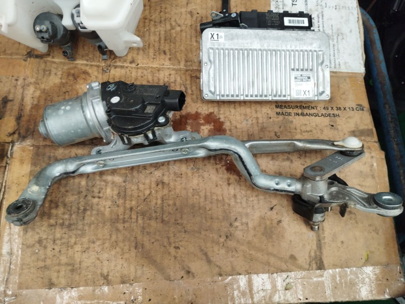 Recambio de motor limpia delantero para toyota yaris (_p13_) 1.5 hybrid (nhp130_) referencia OEM IAM 851100D191  1593007710