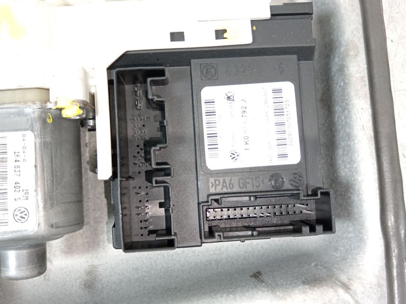 Recambio de elevalunas delantero derecho para volkswagen golf v (1k1) 1.9 tdi referencia OEM IAM 1K3837462B 1K0959792J 1K4837402