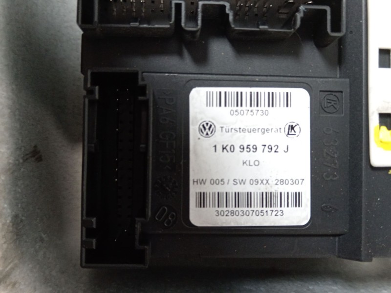 Recambio de elevalunas delantero derecho para volkswagen golf v (1k1) 1.9 tdi referencia OEM IAM 1K3837462B 1K0959792J 1K4837402