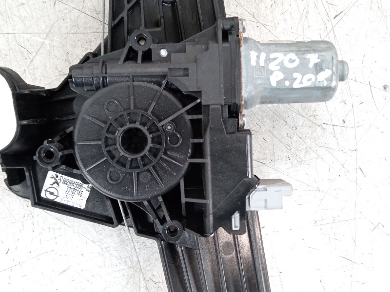 Recambio de elevalunas trasero derecho para peugeot 208 2020 referencia OEM IAM 9829045580 39182146 