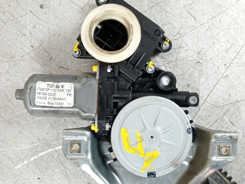 Recambio de elevalunas delantero izquierdo para toyota yaris (_p13_) 1.5 hybrid (nhp130_) referencia OEM IAM 698100D300 C4210710