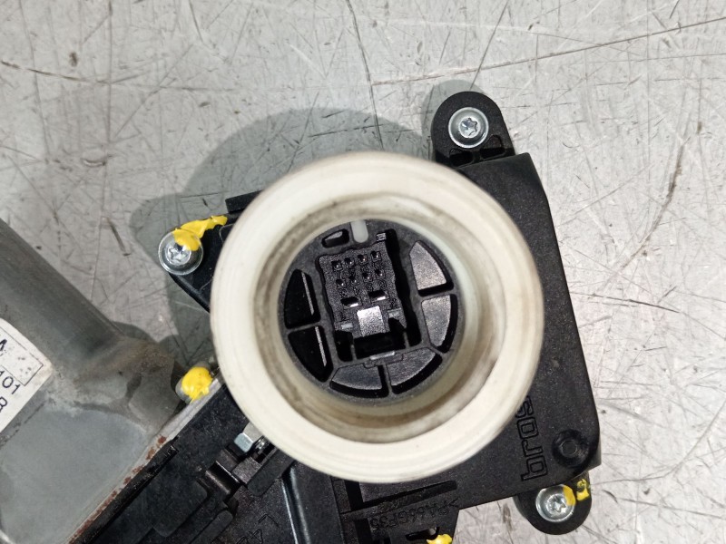 Recambio de elevalunas delantero izquierdo para toyota yaris (_p13_) 1.5 hybrid (nhp130_) referencia OEM IAM 698100D300 C4210710