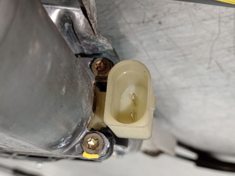 Recambio de elevalunas delantero izquierdo para bmw 3 (e46) 320 i referencia OEM IAM 8204179 676283620640 51338229105