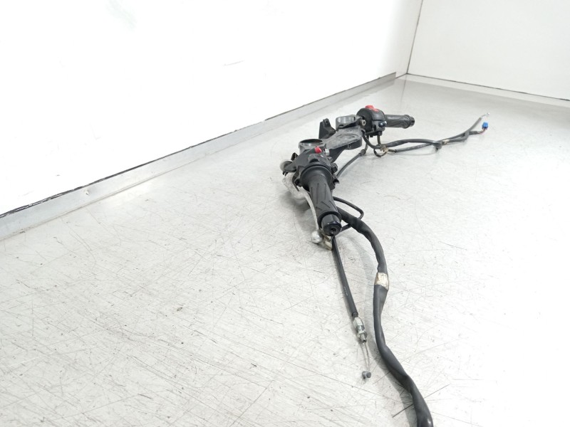 Recambio de columna direccion para yamaha yzf-r yzf-r6 (rj05) referencia OEM IAM 5SL23435000 5SL261220000 5SL261210000