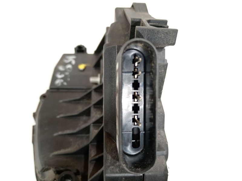 Recambio de cerradura puerta trasera derecha para ford focus iii 1.5 tdci referencia OEM IAM BM5AA26412AG  