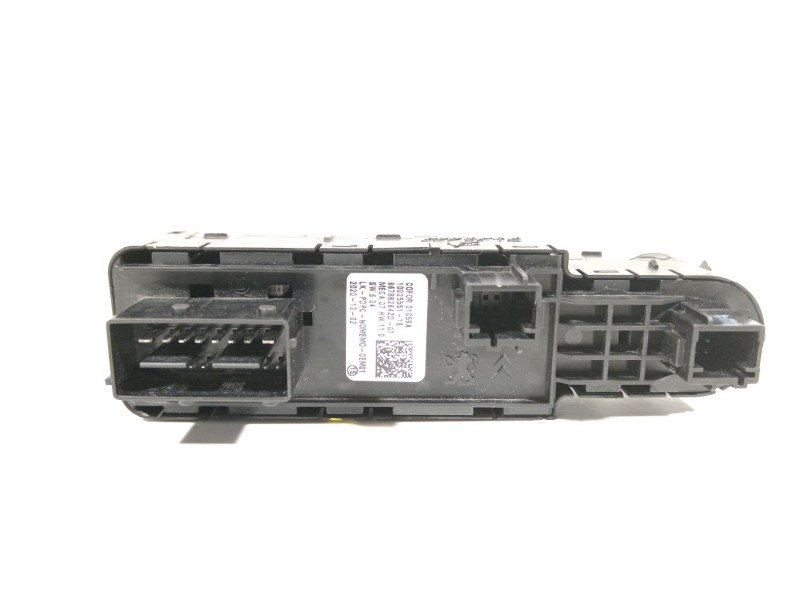 Recambio de mando elevalunas delantero izquierdo para peugeot 208 2020 referencia OEM IAM 9678264ZD  