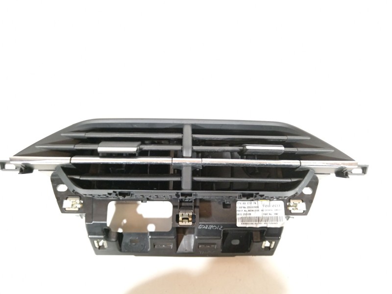 Recambio de rejilla aireadora para peugeot 208 2020 referencia OEM IAM 98234571DX  