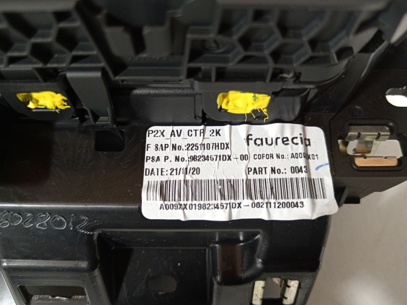 Recambio de rejilla aireadora para peugeot 208 2020 referencia OEM IAM 98234571DX  