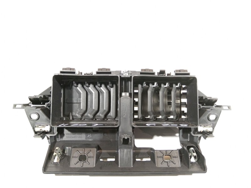 Recambio de rejilla aireadora para peugeot 208 2020 referencia OEM IAM 98234571DX  