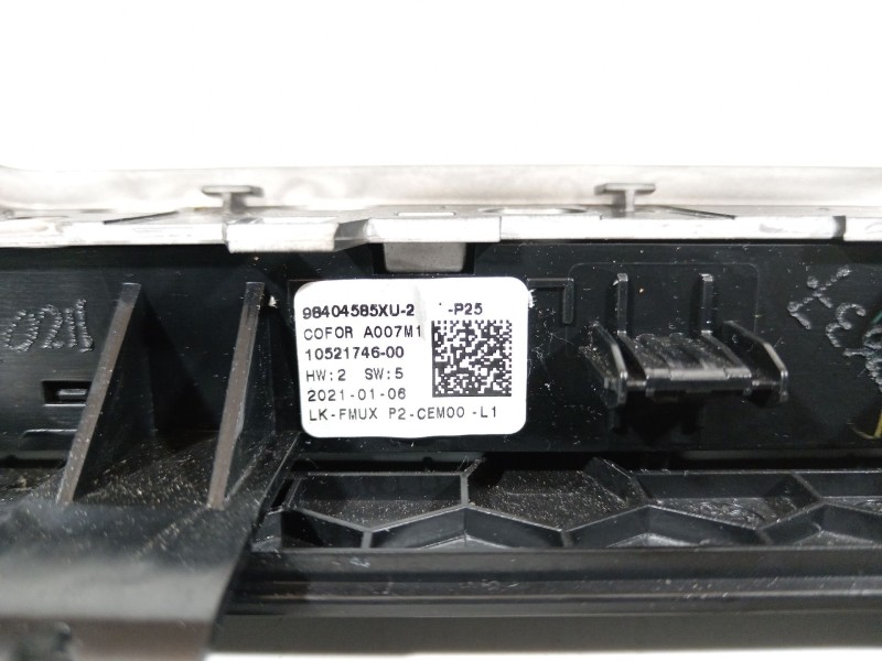 Recambio de mando multifuncion para peugeot 208 2020 referencia OEM IAM 98404585XU  