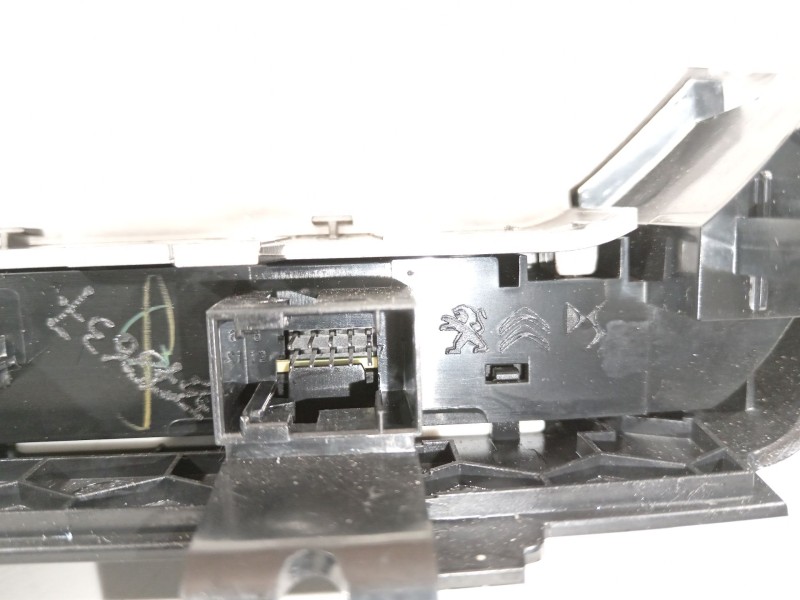 Recambio de mando multifuncion para peugeot 208 2020 referencia OEM IAM 98404585XU  