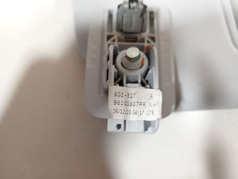 Recambio de parasol derecho para peugeot 208 2020 referencia OEM IAM 98100807PR  