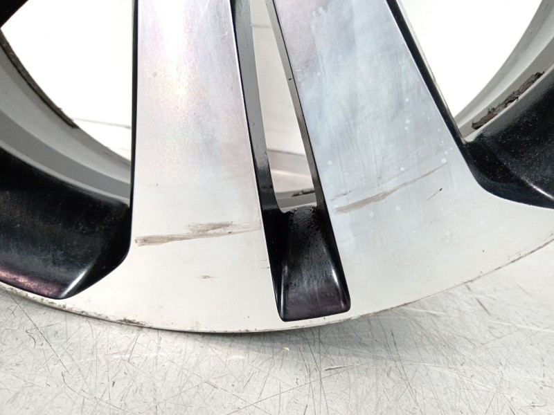 Recambio de llanta para kia sportage concept 4x2 referencia OEM IAM 529103u300  