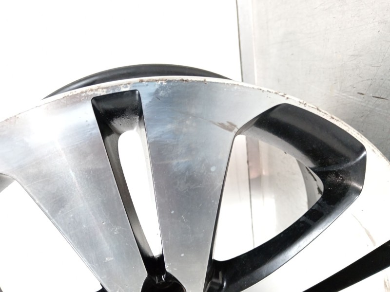 Recambio de llanta para kia sportage concept 4x2 referencia OEM IAM 529103u300  